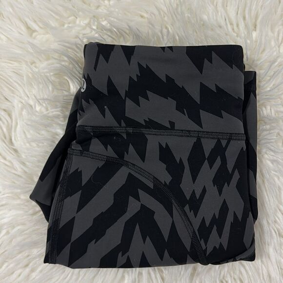 LULULEMON LEGGINGS SIZE 4 - Picture 5 of 11